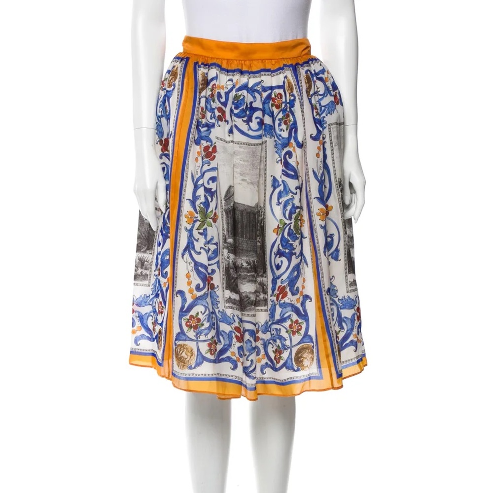 🎉HP🎉 DOLCE & GABBANA 100% silk Majolica roman print flare skirt